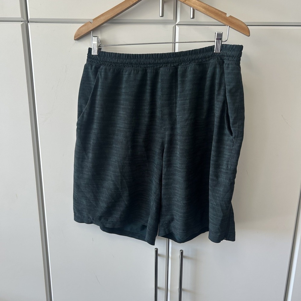Lululemon Mens Athletic Shorts Green Geometric Pattern 9 Inch Inseam Size XL